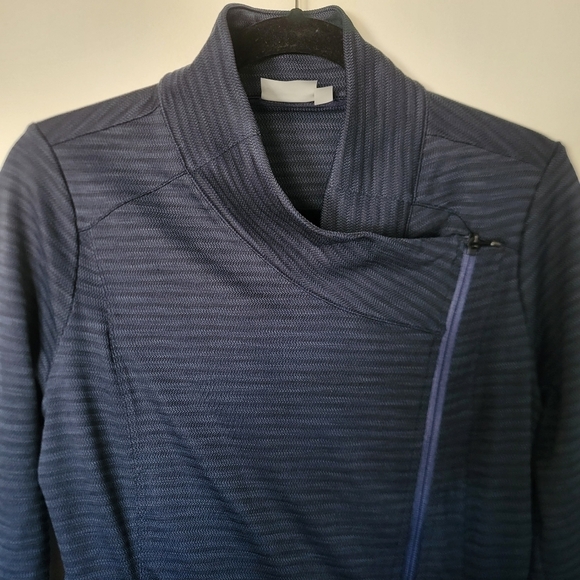 EUC Athleta Jacquard Intention Asymmetrical Zip Jacket navy Small - Picture 3 of 13